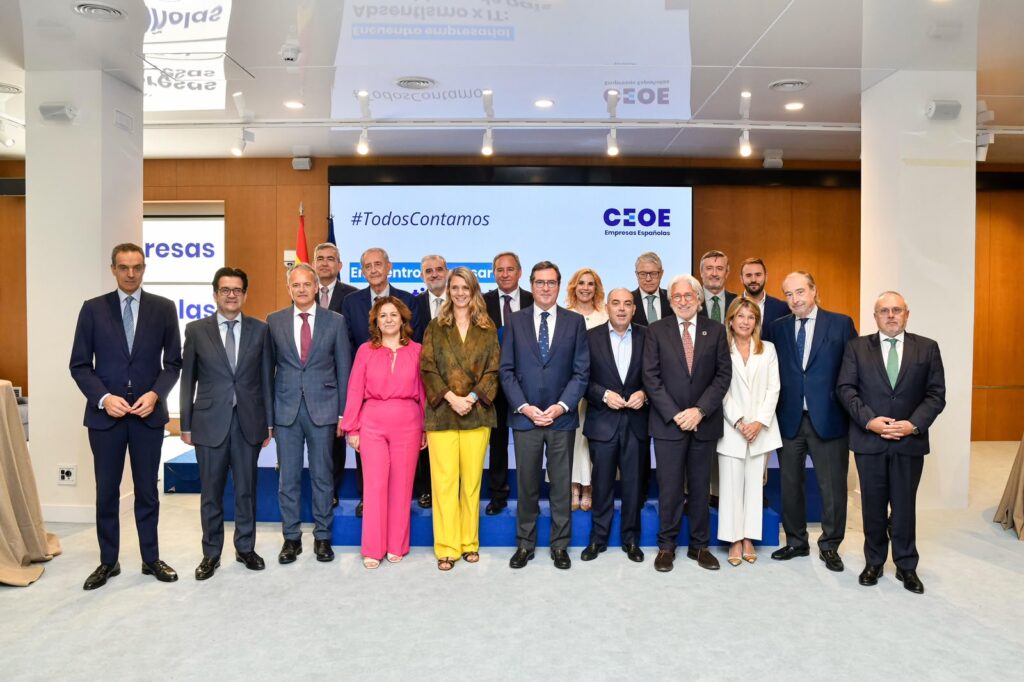 CEOE suma la voz de sectores y territorios para atajar la crisis sanitaria y económica del absentismo en España